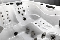 Гидромассажный спа-бассейн Sunrans SR877 Гидромассажный спа-бассейн Sunrans SR877